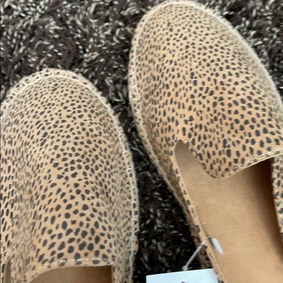 Ladies leopard print slip on shoes - Picture 5 of 6